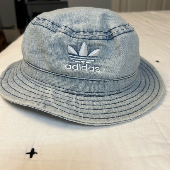 Adidas light blue Bucket Hat - Picture 1 of 3